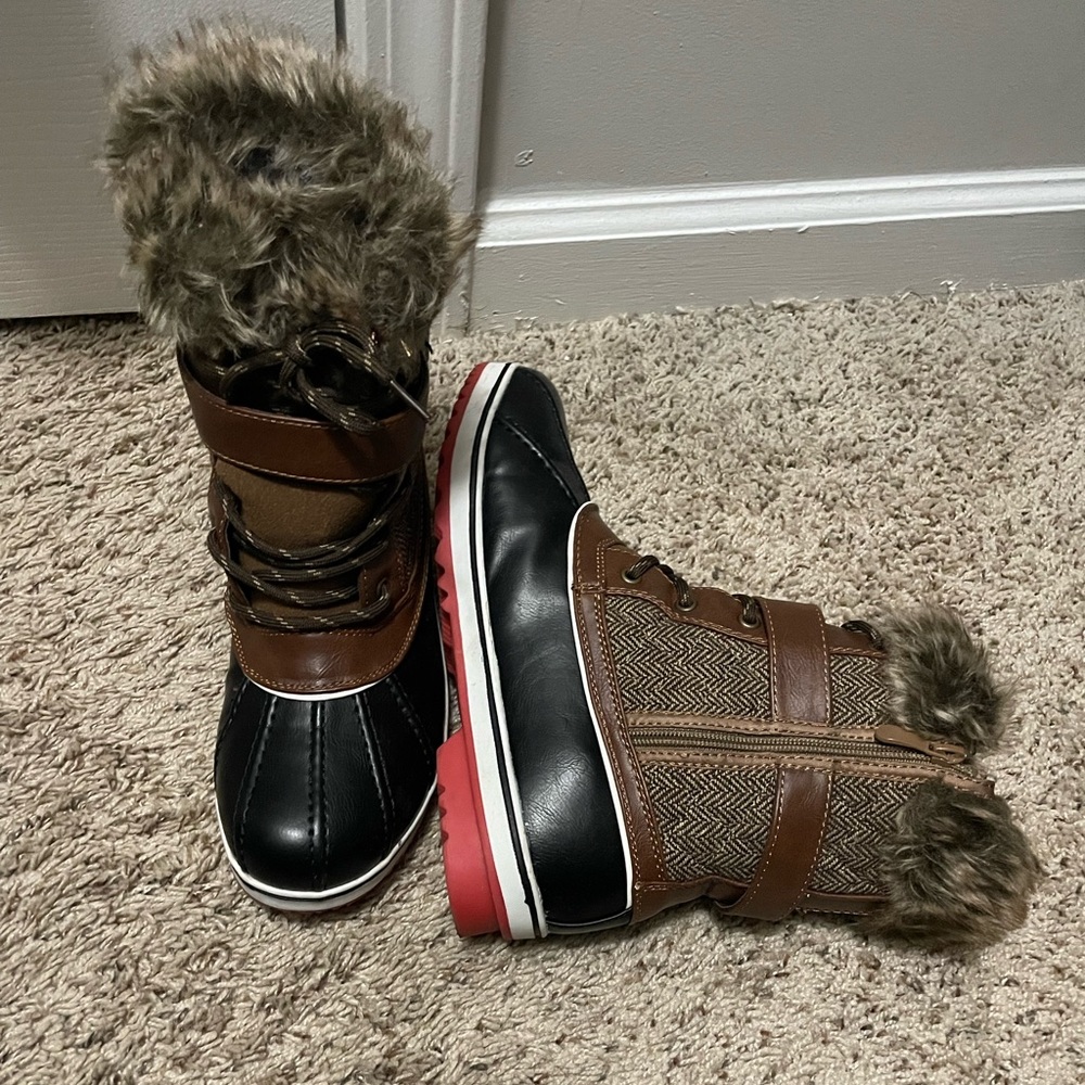 Snow boots